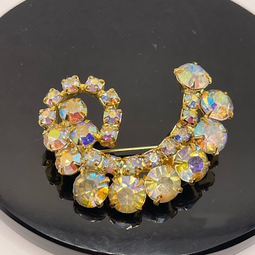 Vintage brooch aurora borealis gold tone